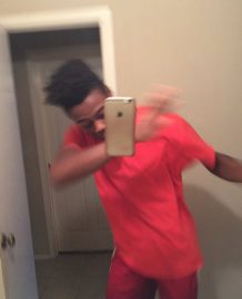 The #NoHandsSelfie is a thing now: Throw your phone up & take a picture